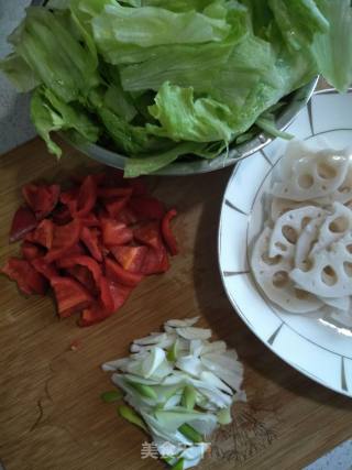 Stir-fried Western Lettuce with Lotus Root recipe