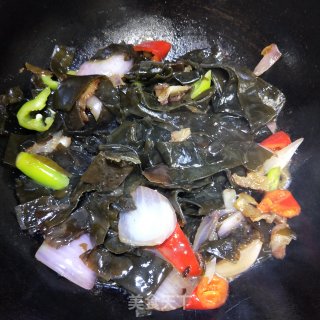 Braised Seaweed with Pork Belly and Onion recipe