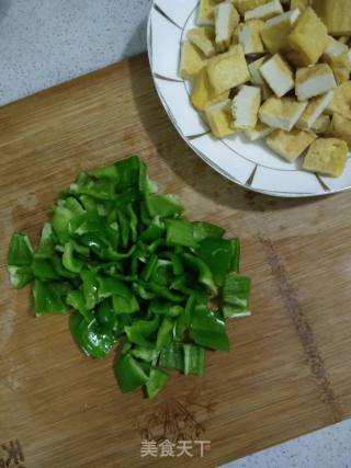 Stir-fried Carrots and Green Peppers recipe