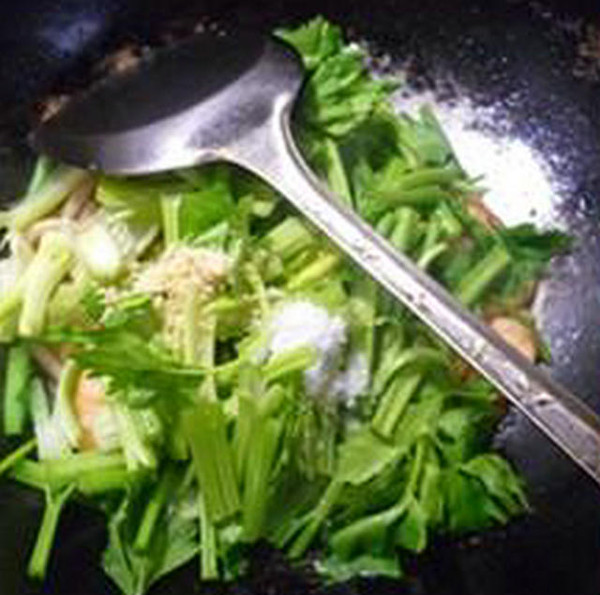 Fried Udon Noodles with Shrimp and Celery recipe