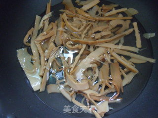 Dishes of Local Famous Snacks---fried Fresh Dried Bamboo Shoots recipe