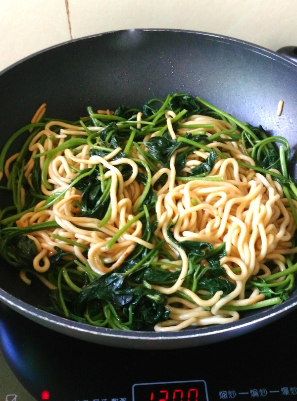 Fried Noodles with Sweet Potato Leaves recipe