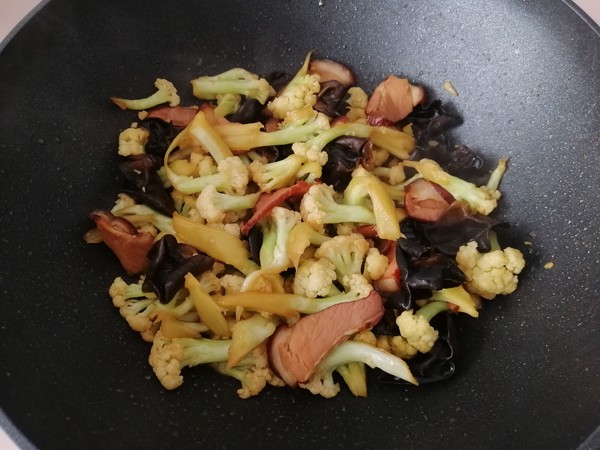 Stir-fried Bacon with Cauliflower Fungus recipe