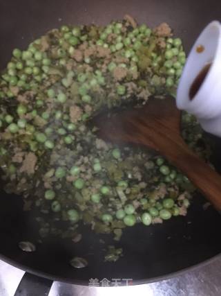 Stir-fried Minced Pork with Green Beans and Sauerkraut recipe