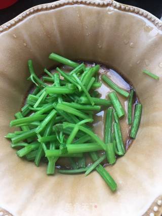 Celery Mixed with Oily Bean Curd recipe