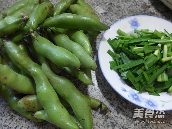 Stir-fried Broad Beans with Leek recipe