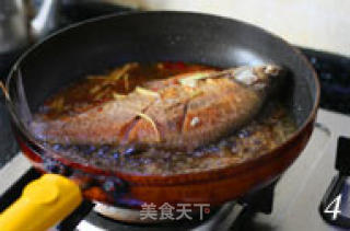 Home-cooked Dishes Should Also Pay Attention to Color Matching with Double Pepper Fried Fish recipe