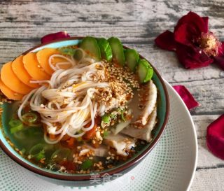 "lazy Meal" Sour and Spicy Noodle Soup with Seasonal Vegetables and Pork recipe