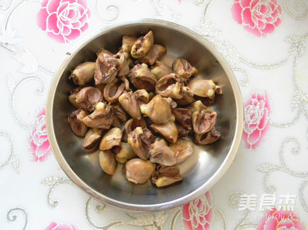 Stir-fried Green Peppers with Chicken Hearts recipe