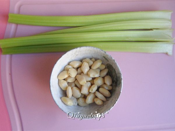 Celery Stir-fried Ginkgo recipe