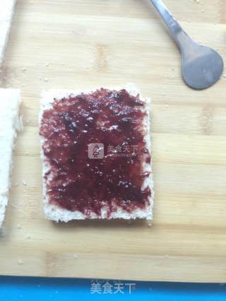 Toast Banana Blueberry Roll recipe