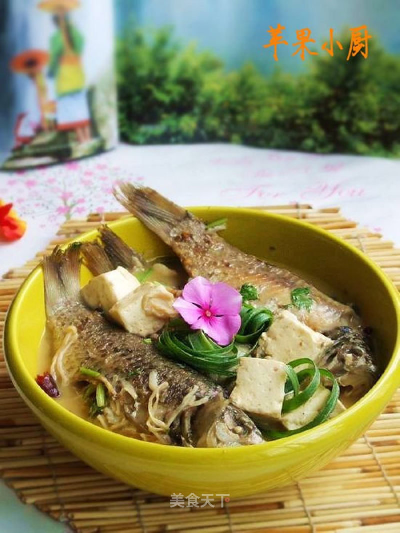 Tofu Stewed with Crucian Carp recipe
