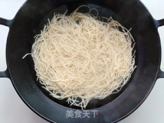 Bean Sprouts Mixed with Dried Shreds recipe