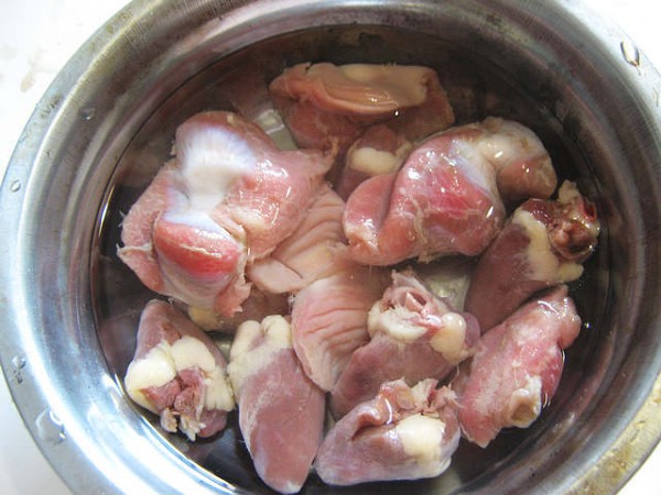 White Jade Mushroom Mixed with Chicken Offal recipe