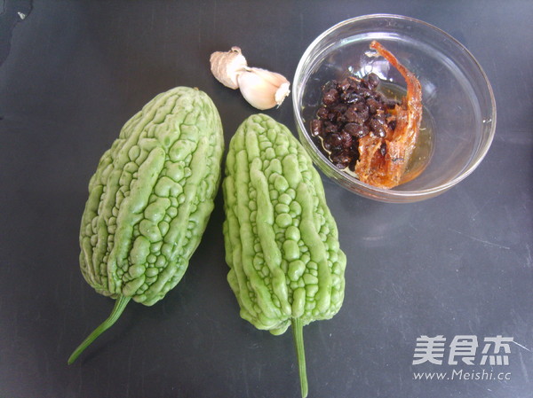 Stir-fried Bitter Gourd with Dace in Black Bean Sauce recipe