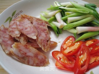 Stir-fried Sausage with Green Garlic recipe