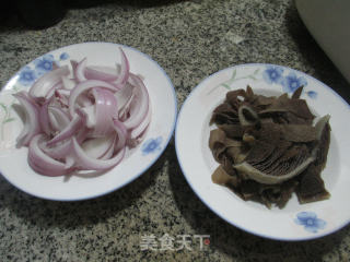 Fried Pork Belly with Onion recipe