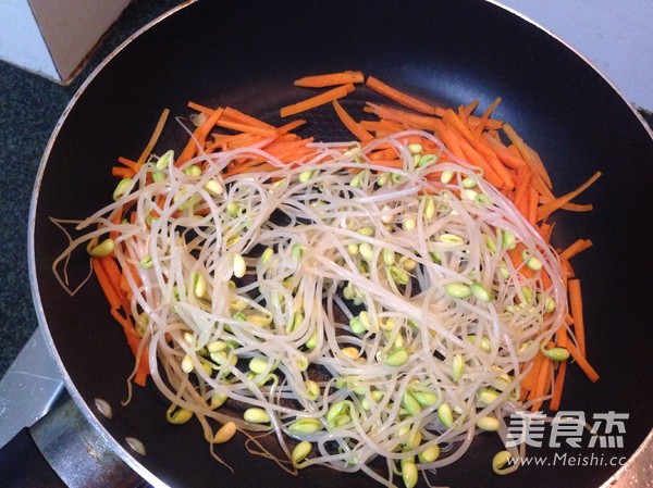 Soy Sprouts Fried Noodles recipe