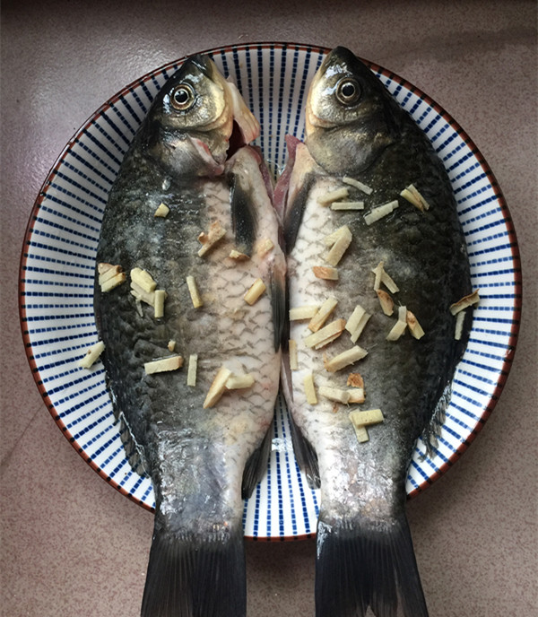 Hot and Sour Crucian Carp recipe