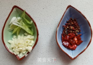 Chinese Cabbage Mixed with Fungus recipe