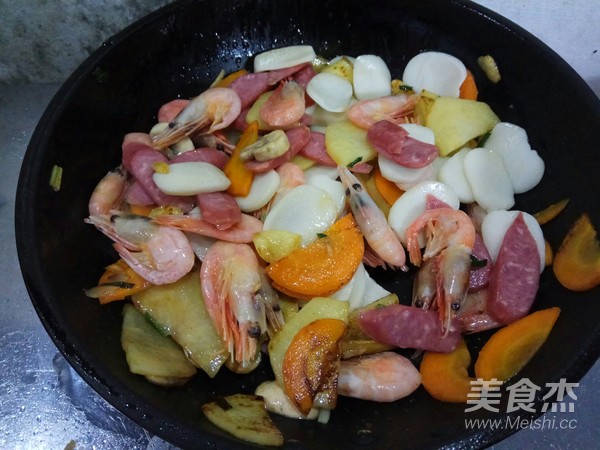 Arctic Shrimp and Sausage Rice Cake in Claypot recipe