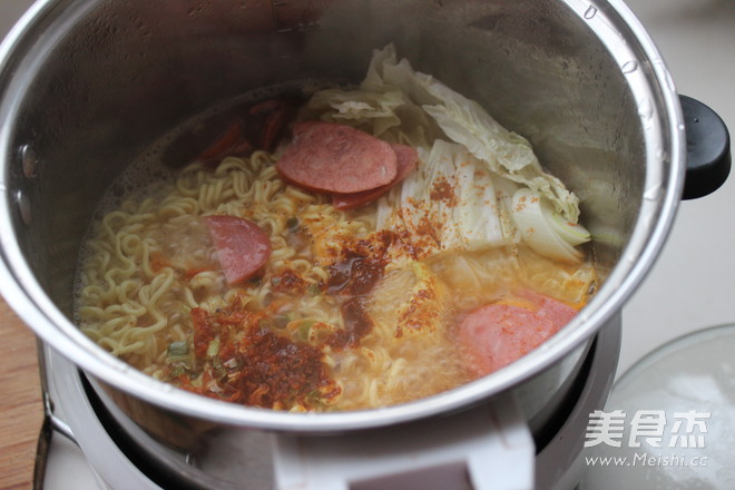 Delicious Instant Noodles recipe