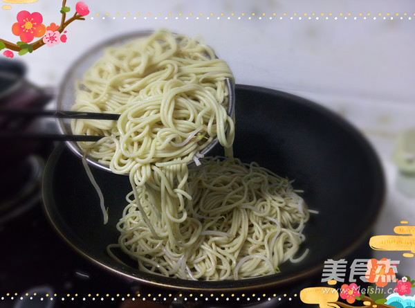 Classic Hot Dry Noodle Snacks recipe