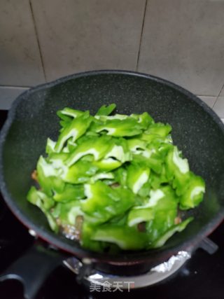 Stir-fried Bitter Gourd with Bacon recipe