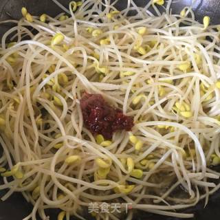 Stir-fried Bean Sprouts with Duck Blood recipe