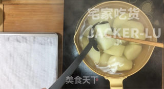 Super Crispy and Buttery Baked Potato Wedges, Full of Milk Flavor, Crispy Crust, Soft and Layered Inside! recipe