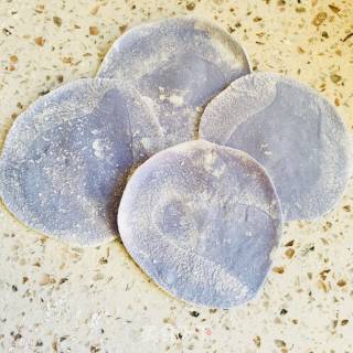 Butterfly Pea Flower Color Shepherd's Purse Dumplings recipe