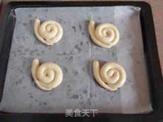 [snail Bread]---make A Cute Look that Children Like Very Much recipe