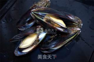 Baked Mussels with Wasabi Cheese recipe