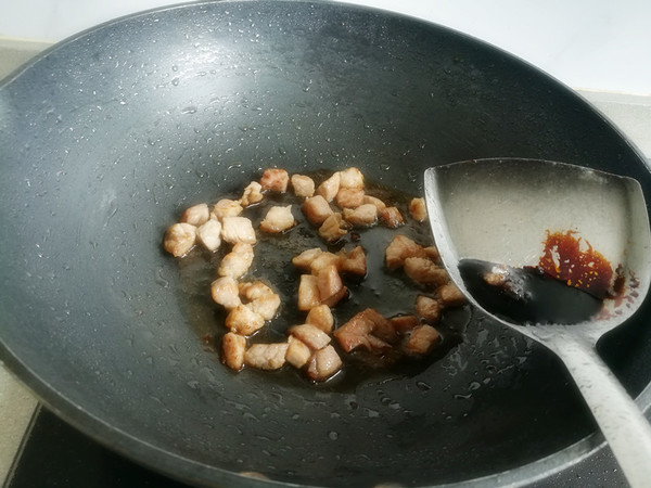 Stir-fried Diced Pork with Garlic Bud recipe