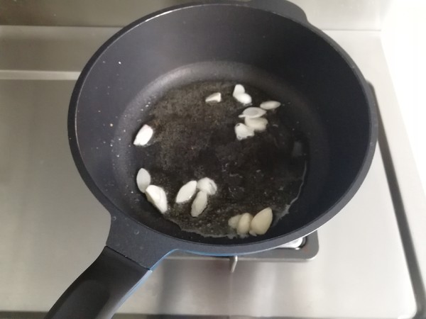 Stir-fried Garlic Moss with Walnut Kernels recipe