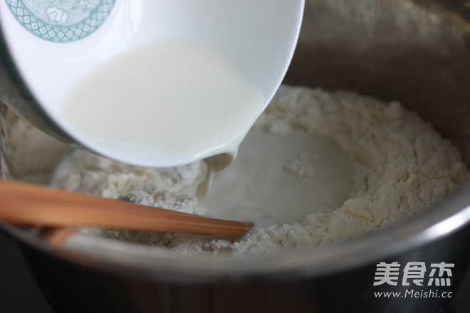 Using A Noodle Press to Make A Knife to Cut Buns recipe