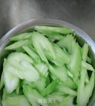 Stir-fried Sausage with Celery recipe