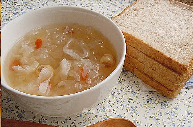 Tremella, Lotus Seed and Coix Seed Soup recipe