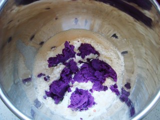 Purple Sweet Potato and Raisin European Buns recipe