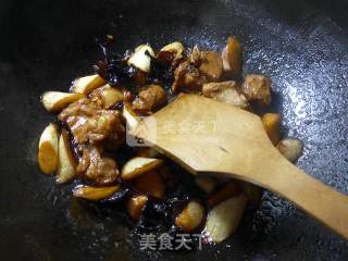 Braised Pork Ribs with Black Fungus and Zizania recipe
