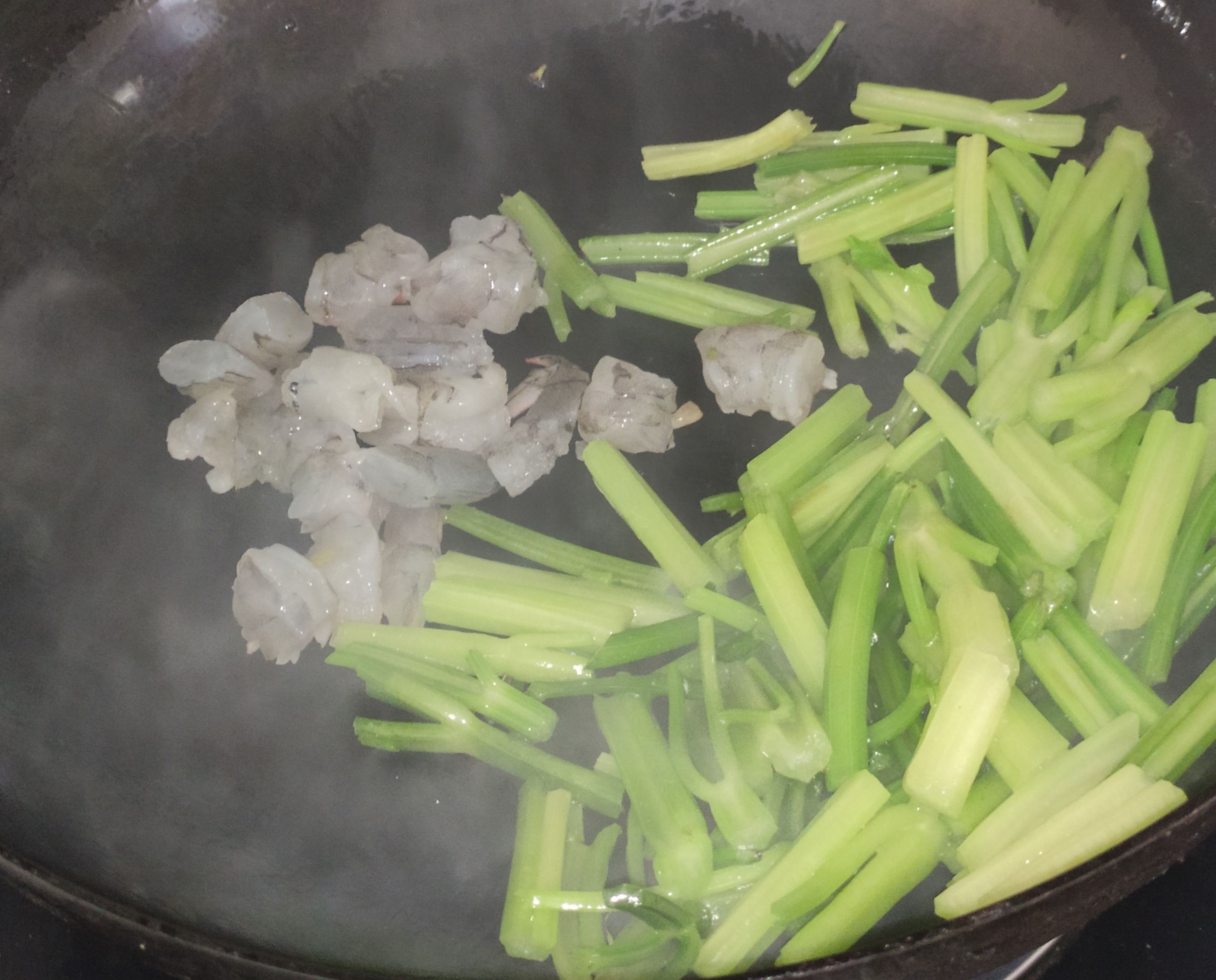 Stir-fried Shrimp with Celery and Cashews recipe