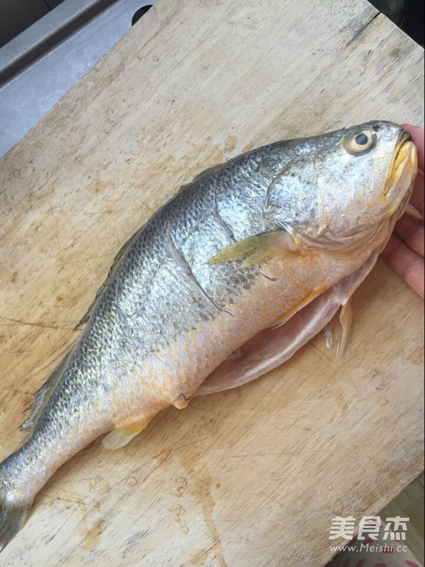 New Year's Eating Fish for More Than Every Year---simmered Yellow Croaker in Sauce recipe