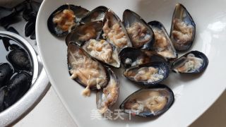 Stir-fried Mussels with Black Pepper recipe