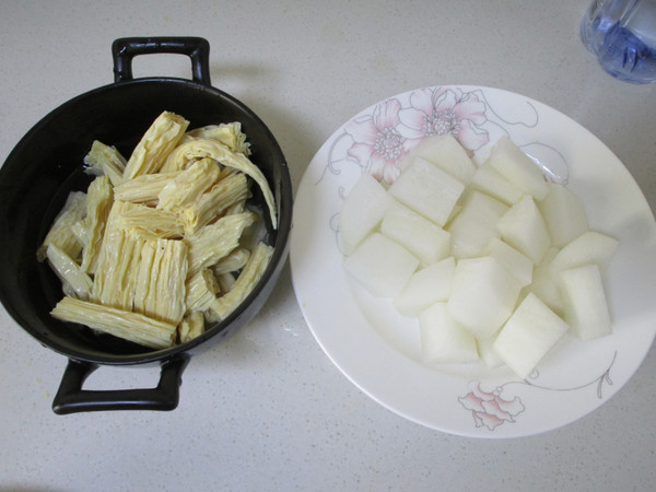 Ribs with Radish and Grilled Yuba recipe