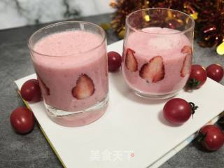 Coconut Strawberry Yogurt Milkshake recipe
