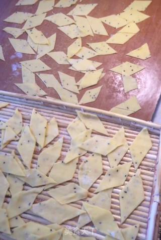 Tomato Sesame Crisp recipe