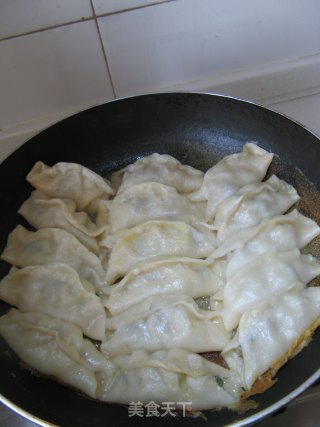 Staple Food——【shuang Mushroom Sea Oyster Pot Stickers】 recipe