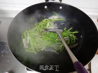 Stinky Dry Stir-fried Artemisia recipe