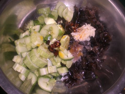 Fungus Mixed with Cucumber recipe