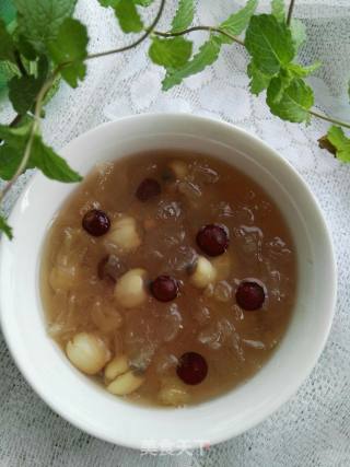 Lotus Seed and Tremella Soup recipe